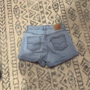 Light blue Levi’s jean shorts